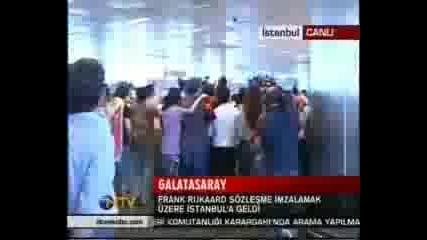 Frank Rijkaard Galatasaray da Hava alaninda Karsilama Toreni