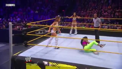 Naomi & Kelly Kelly vs The Bella Twins