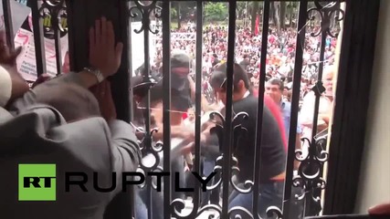 Brazil: Teachers try to storm Education Department HQ over pay dispute