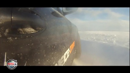 С 258 км/ч на лед - Yamaha R1 vs. Porsche Gt3 Rs