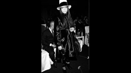 Erykah Badu 20 Feet Tall