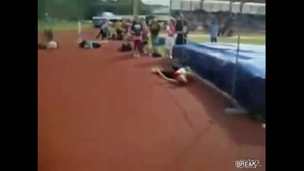 Момиче се мъчи да подобри рекорда на Стефка Костадинова 