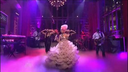 New! Nicki Minaj - Right Thru Me * Live On Saturday Night Live (високо качество)