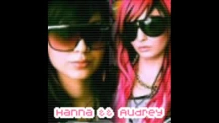 Audrey & Hanna Beth - Снимки