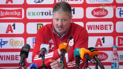 Шоу на Любо Пенев при първия му брифинг