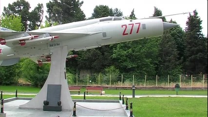 Летци-космонавти, заедно с кмета Николай Димитров откриха паметник на самолет Миг-21 в Несебър