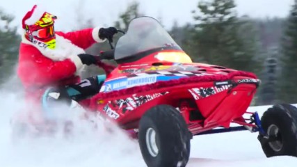 Санта Клаус Гъзара тества моторна шейна