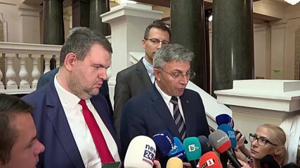 „Крачка назад”: Пеевски напуска Конституционната комисия