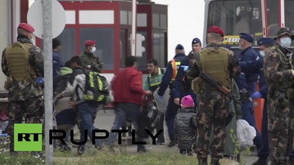 Хърватия: Стотици бежанци преминаха Унгарската граница под военно наблюдение