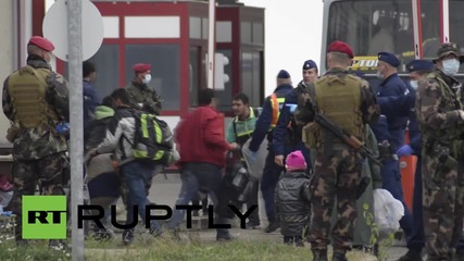 Хърватия: Стотици бежанци преминаха Унгарската граница под военно наблюдение