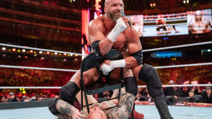 Трите Хикса СРЕЩУ Батиста – WrestleMania 35 (целия мач)