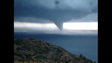 Торнадо в Пелопонес, две жертви на лошото време в Гърция