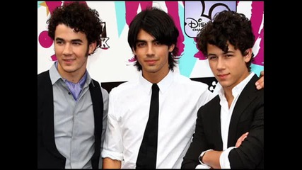 Joe Jonas,nick Jonas,kevin Jonas = Jonas Brothers