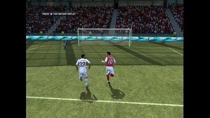 Fifa 12 Робин ван Перси бележи с глава за Арсенал