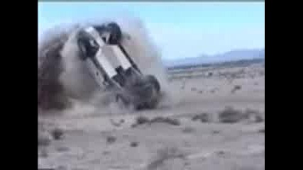 Offroad Автомобил Се Преобръща