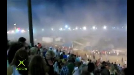 Падна сцена на концерт в Индианаполис
