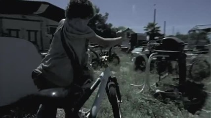 Korn - oildale leave Me Alone) official music 