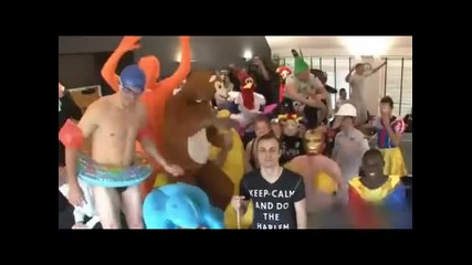 Вижте как Harlem Shake завладя Бербатов и Фулъм!