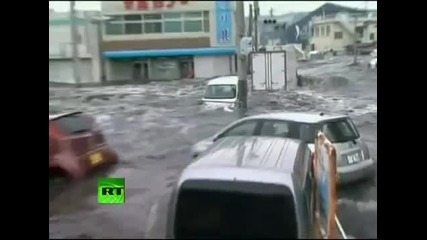 Драматично видео от цунамито в Япония 