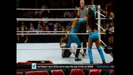 Natalya & Naomi & Brie Bella vs. Layla & Alicia Fox & Aksana + ( Aj Lee се върти около ринга )