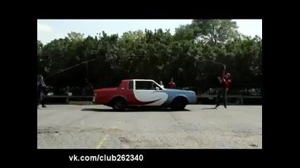 Кола скача на въже !!!