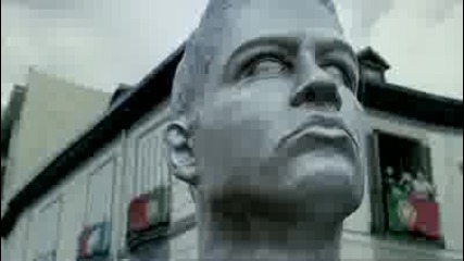 Nike Football - Write The Future C.ronaldo Statue