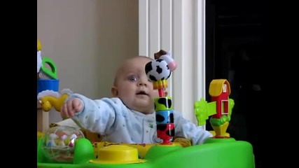 Това бебе се кефи да се стреска и се стреска да се кефи.