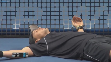 Bob Bryan Hits Mike Bryan On The Head With a Serve - Barclays Atp World Tour Finals 2014