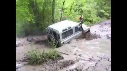 Land Rover Defender offroad mud 
