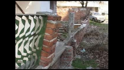 Крадци отмъкнаха метална ограда на къща