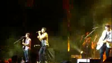 Jonas Brothers - Drive My Car (beatles Cover) - Live 