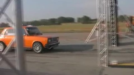 Dodge Viper 8.6 V10 Vs. Lada V6 Turbo