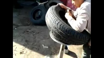 Как дете демонтира/монтира гума от джанта за автомобил!