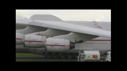 Антонов Ан 225 каца на летището в Манчестър - Сниман отблизо - The Ukraine Power 