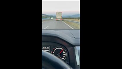 Водач на тир развива изключителна скорост по пътя Ботевград-София