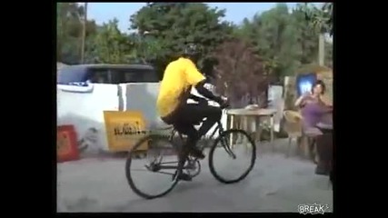 Много Луд Негър С Колело