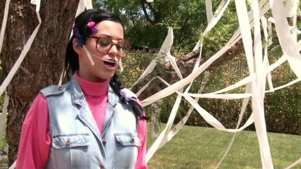Katy Perry - Get off me Everett!