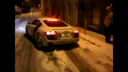 Audi R8 на заледен път