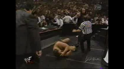 Raw 1999 Undertaker Vs. Big Show (Задушаващо Тръшване През Ринга)