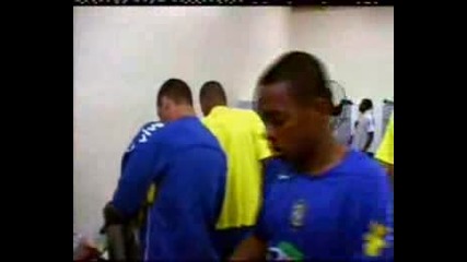 Robinho Hits Ronaldo 