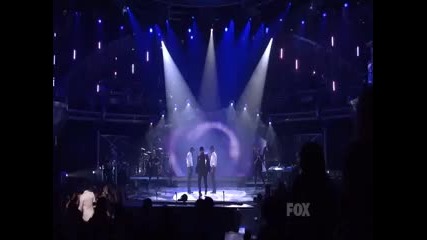 Usher - Omg (feat. will.i.am) American Idol Live 