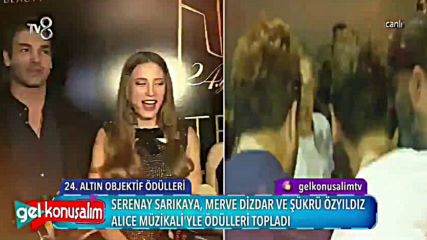 Reportaje en la llegada de Serenay junto a Sukruozyildiz y Merve Dizdar a gala de premiacin de los A