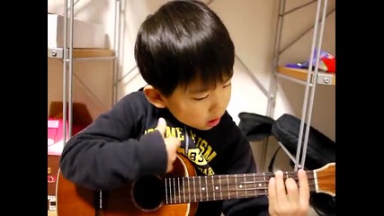 Дете пее и свири Jason Mraz - Im yours (ukulele) 