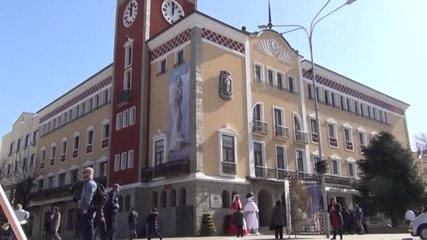 3-метрови Пижо и Пенда на входа на общината в Хасково