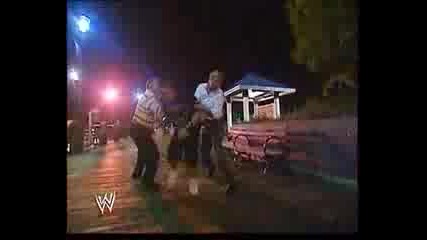 сина хвърля острието в морето