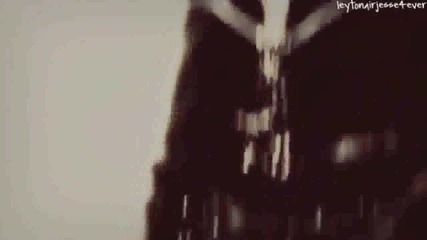 деми е красива такава каквато е(фен видео)