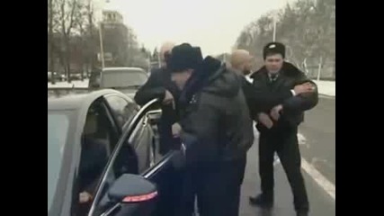 Полицаи Отнемат Луксосното Возило На Политик