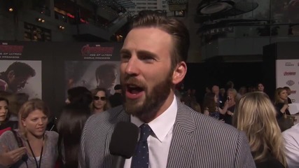 Звездата Крис Еванс на премиерата на филма си Отмъстителите: Ерата на Ултрон (2015)