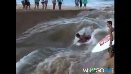 Сърфисти съединяват река с океана
