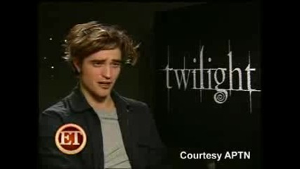 Robert Pattinson Talks About His Swagger - Twilight